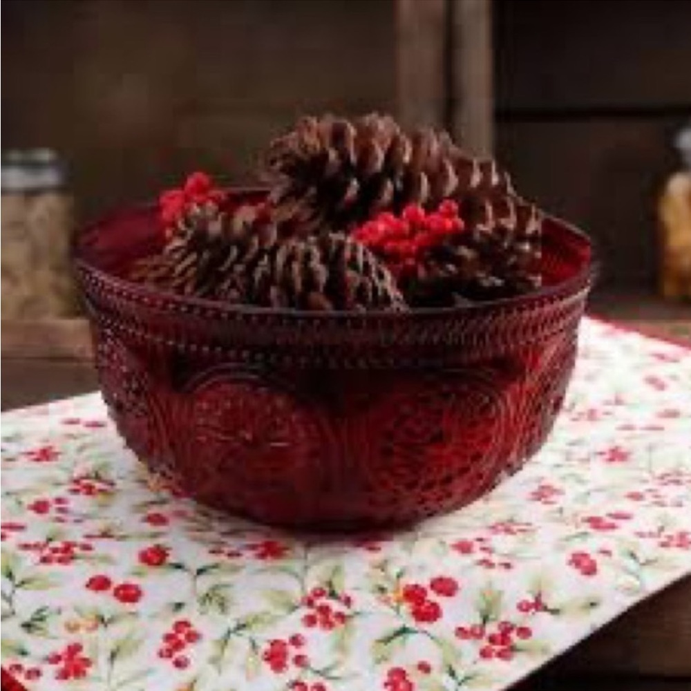 Rare The Pioneer Woman red Adeline, 9 inch embossed Serving Bowl